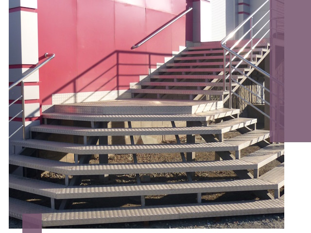 Лестницы для магазина в Асбесте — изготовление и монтаж