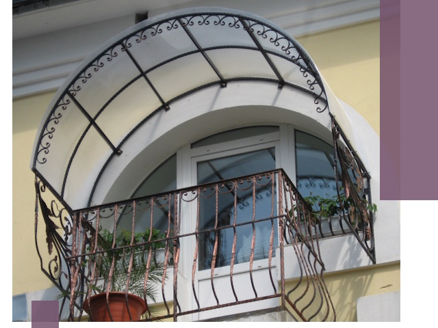 Козырьки над балконом в Асбесте — изготовление и монтаж